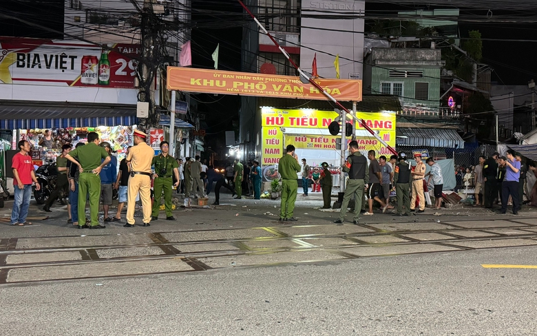 T&igrave;nh huống ph&aacute;p l&yacute; vụ &ocirc; t&ocirc; lao v&agrave;o đường ngang khi t&agrave;u đến, 2 người chết