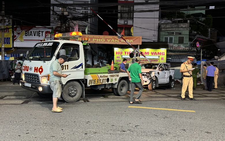 Nguy&ecirc;n nh&acirc;n vụ va chạm giữa xe b&aacute;n tải v&agrave; t&agrave;u hỏa khiến hai người tử vong ở Đồng Nai