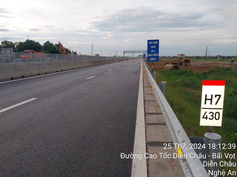 V&igrave; sao vừa khai th&aacute;c cao tốc Diễn Ch&acirc;u - B&atilde;i Vọt đ&atilde; lại chăng d&acirc;y sửa đường?- Ảnh 4.