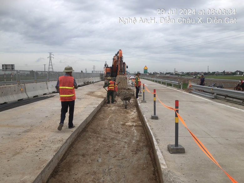 V&igrave; sao vừa khai th&aacute;c cao tốc Diễn Ch&acirc;u - B&atilde;i Vọt đ&atilde; lại chăng d&acirc;y sửa đường?- Ảnh 3.