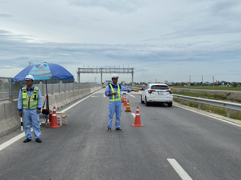 V&igrave; sao vừa khai th&aacute;c cao tốc Diễn Ch&acirc;u - B&atilde;i Vọt đ&atilde; lại chăng d&acirc;y sửa đường?- Ảnh 6.