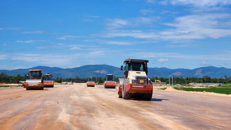 B&agrave;n giao xong mặt bằng tuyến ch&iacute;nh cao tốc Quảng Ng&atilde;i - Ho&agrave;i Nhơn- Ảnh 3.