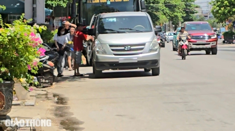 B&aacute;t nh&aacute;o vận tải kh&aacute;ch Thanh H&oacute;a - H&agrave; Nội: Lập bến c&oacute;c, d&ugrave;ng xe hết ni&ecirc;n hạn chở kh&aacute;ch- Ảnh 10.