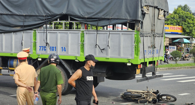 Hiện trường vụ TNGT. Hiện trường vụ TNGT.