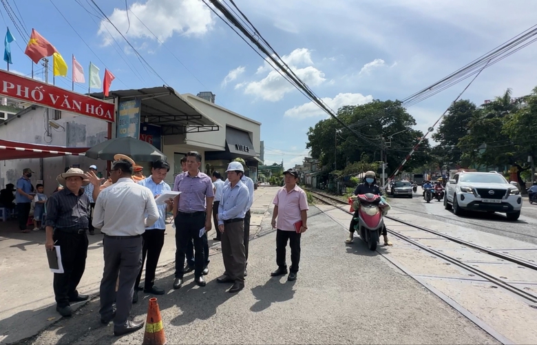 Sau vụ tai nạn 2 người tử vong, Đồng Nai kiểm tra c&aacute;c điểm giao cắt- Ảnh 1.