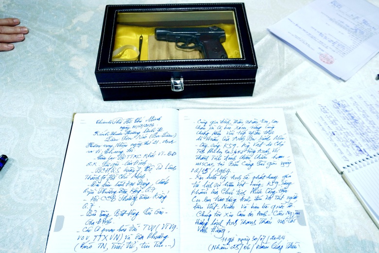 Bảo t&agrave;ng Biệt động S&agrave;i G&ograve;n - Gia Định tiếp nhận kỷ vật của cố Chủ tịch Cuba Fidel Castro- Ảnh 1.