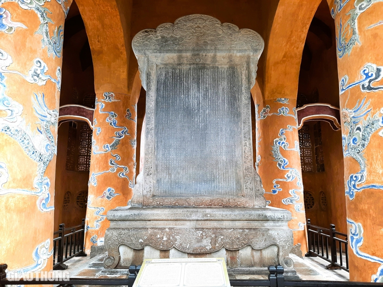 Kh&aacute;m ph&aacute; những bảo vật quốc gia bằng đồng, bia đ&aacute; tại Cố đ&ocirc; Huế- Ảnh 1.