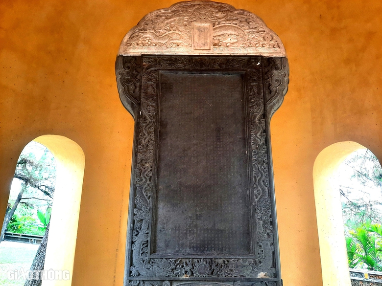 Kh&aacute;m ph&aacute; những bảo vật quốc gia bằng đồng, bia đ&aacute; tại Cố đ&ocirc; Huế- Ảnh 5.