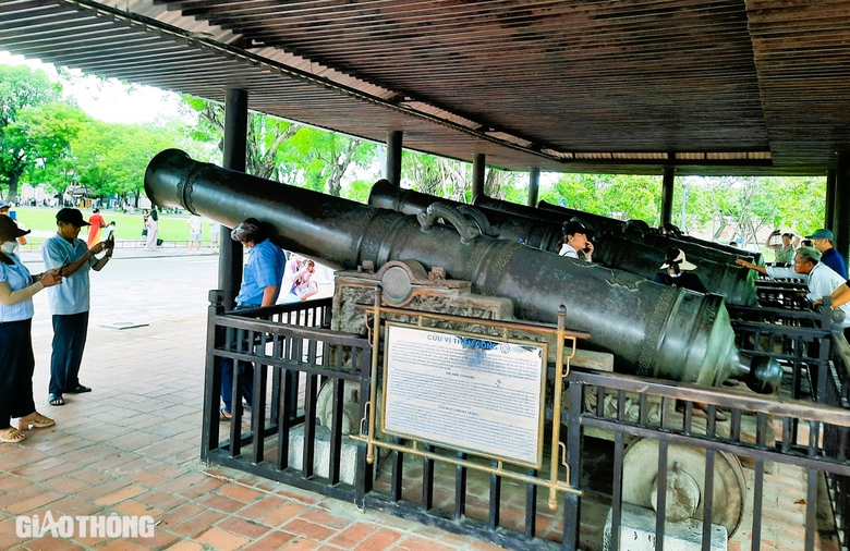 Kh&aacute;m ph&aacute; những bảo vật quốc gia bằng đồng, bia đ&aacute; tại Cố đ&ocirc; Huế- Ảnh 9.