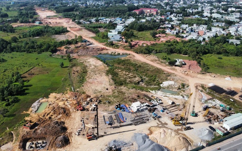 Dự &aacute;n đường V&agrave;nh đai 3 TP.HCM gặp kh&oacute; v&igrave; thiếu c&aacute;t x&acirc;y nền