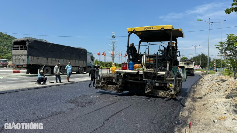 Mở rộng v&ograve;ng xoay cửa ng&otilde; Ninh Thuận, tăng năng lực xe lưu th&ocirc;ng- Ảnh 1.