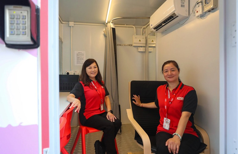 Hong Kong ra mắt tuyến xe bu&yacute;t đầu ti&ecirc;n ho&agrave;n to&agrave;n do phụ nữ cầm l&aacute;i- Ảnh 2.