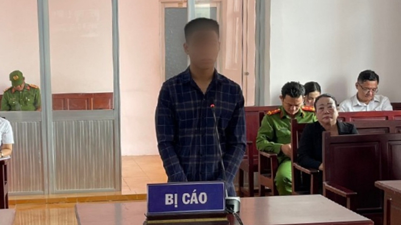 Thiếu ni&ecirc;n 17 tuổi s&aacute;t hại bạn t&igrave;nh v&igrave; ghen tu&ocirc;ng lĩnh 15 năm t&ugrave;- Ảnh 1.