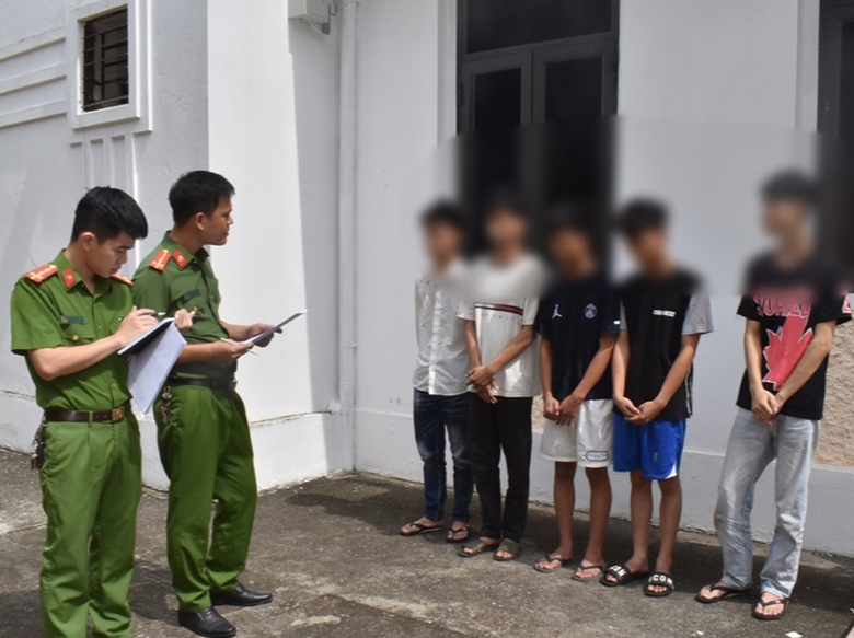 Vụ thanh niên tử vong trên đường: Tạm giữ 5 đối tượng- Ảnh 1. Vụ thanh niên tử vong trên đường: Tạm giữ 5 đối tượng- Ảnh 1.