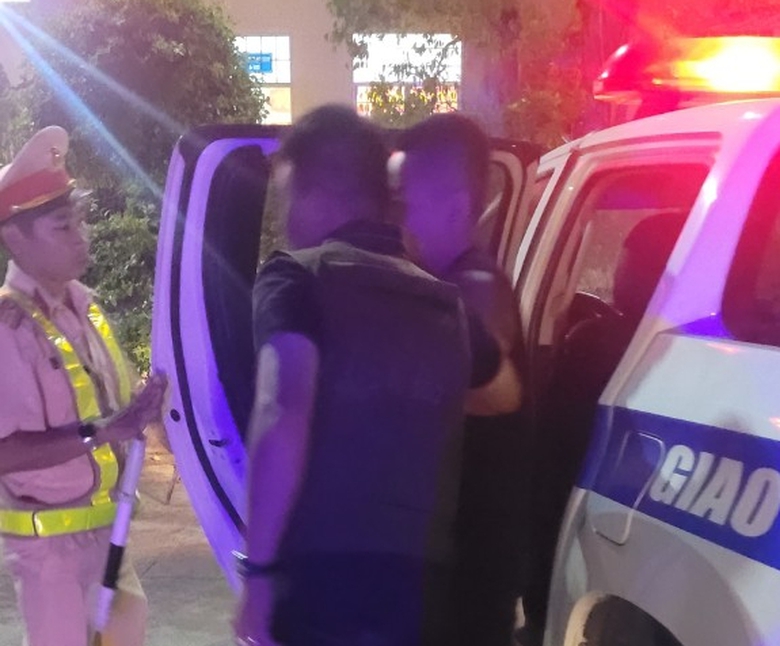 Bắt nh&oacute;m giết người tr&ecirc;n đường trốn chạy trong đ&ecirc;m- Ảnh 2.