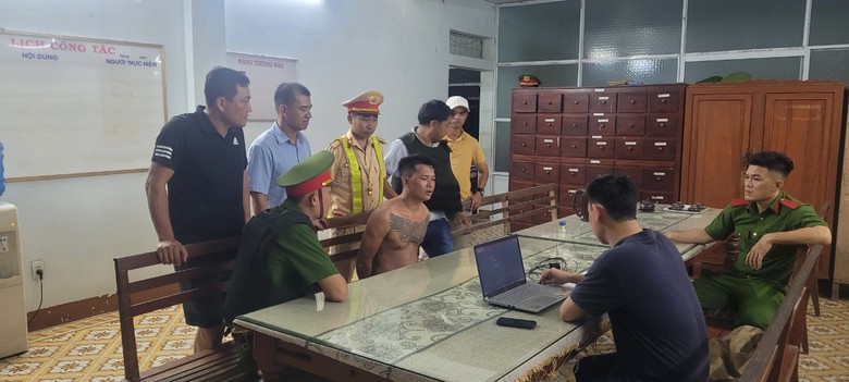 Bắt nh&oacute;m giết người tr&ecirc;n đường trốn chạy trong đ&ecirc;m- Ảnh 3.