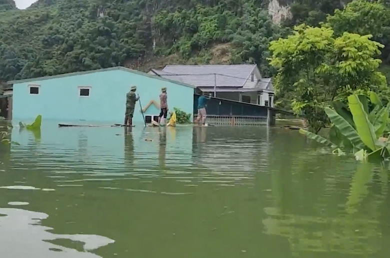 Gần 40 hộ d&acirc;n bản Phi&ecirc;ng Ngh&egrave; ở Sơn La vẫn bị ngập nước sau mưa lớn- Ảnh 3.