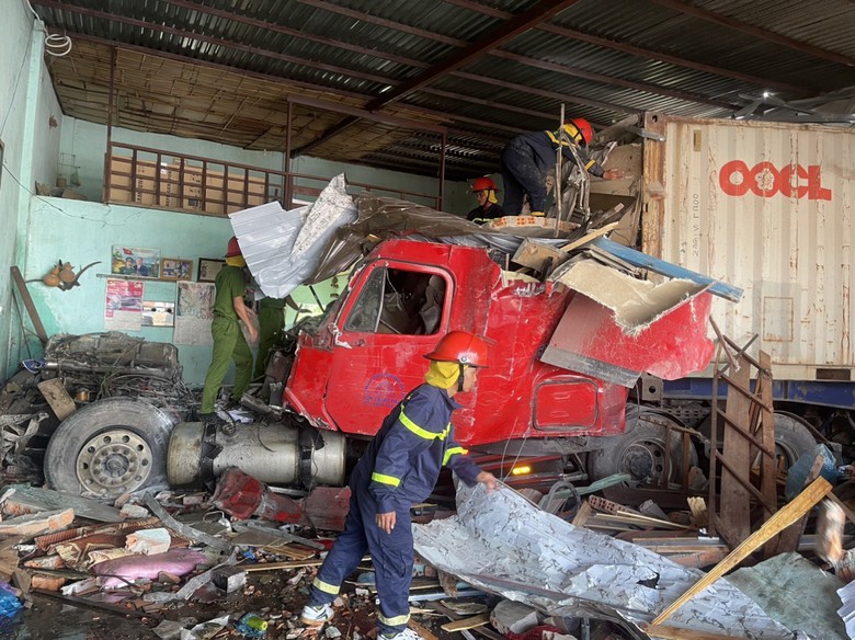 Khởi tố t&agrave;i xế xe container g&acirc;y tai nạn l&agrave;m 3 người tử vong tại Đắk N&ocirc;ng- Ảnh 1.