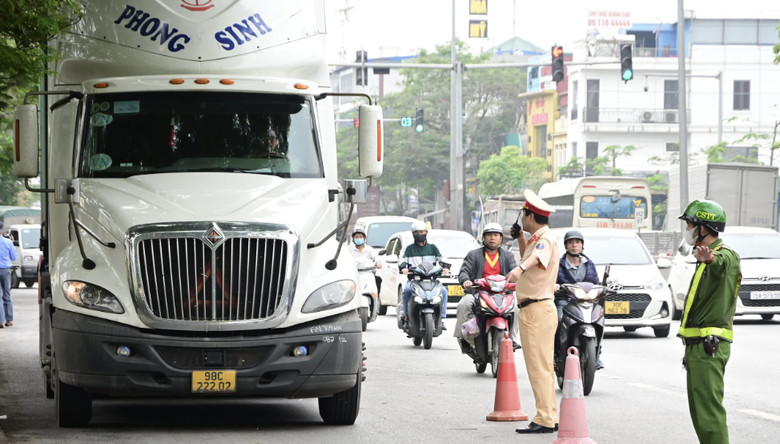 Đề xuất 4 loại phương tiện phải lắp thiết bị gi&aacute;m s&aacute;t h&agrave;nh tr&igrave;nh- Ảnh 1.