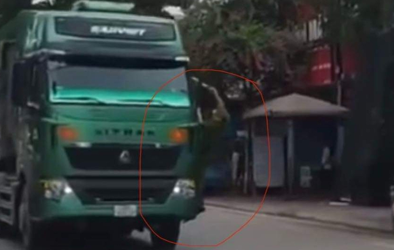 Bắt giam t&agrave;i xế cố t&igrave;nh đ&acirc;m xe v&agrave;o CSGT ở Tuy&ecirc;n Quang- Ảnh 1.