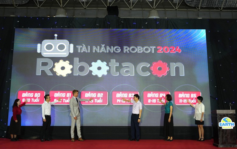 Cuộc thi Robotacon Wro 2024 đ&atilde; diễn ra VCK miền Bắc v&agrave;o ng&agrave;y 10/08 v&agrave; sẽ tiếp tục thi đấu VCK miền Trung, Nam v&agrave; Chung kết Quốc gia v&agrave;o ng&agrave;y 21, 23/08. (Ảnh: Vi Nam)