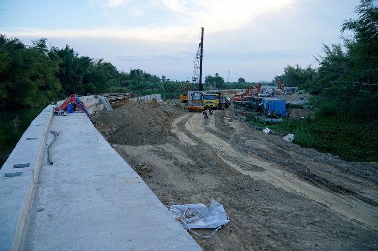 Quảng Ng&atilde;i đua tiến độ hai dự &aacute;n k&egrave; 400 tỷ tr&ecirc;n s&ocirc;ng  Tr&agrave; Kh&uacute;c trước m&ugrave;a mưa cận kề- Ảnh 1.
