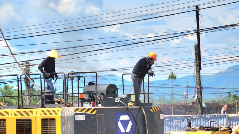 Hạ tầng kỹ thuật cản tiến độ cao tốc qua Quảng Ngãi- Ảnh 5. Hạ tầng kỹ thuật cản tiến độ cao tốc qua Quảng Ngãi- Ảnh 5.