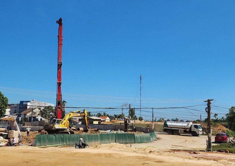 Hạ tầng kỹ thuật cản tiến độ cao tốc qua Quảng Ngãi- Ảnh 2. Hạ tầng kỹ thuật cản tiến độ cao tốc qua Quảng Ngãi- Ảnh 2.