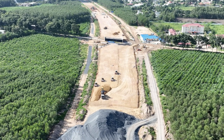 Chưa c&oacute; đủ mặt bằng, cao tốc Bi&ecirc;n Ho&agrave; - Vũng T&agrave;u lại đối diện nguy cơ thiếu đất đắp