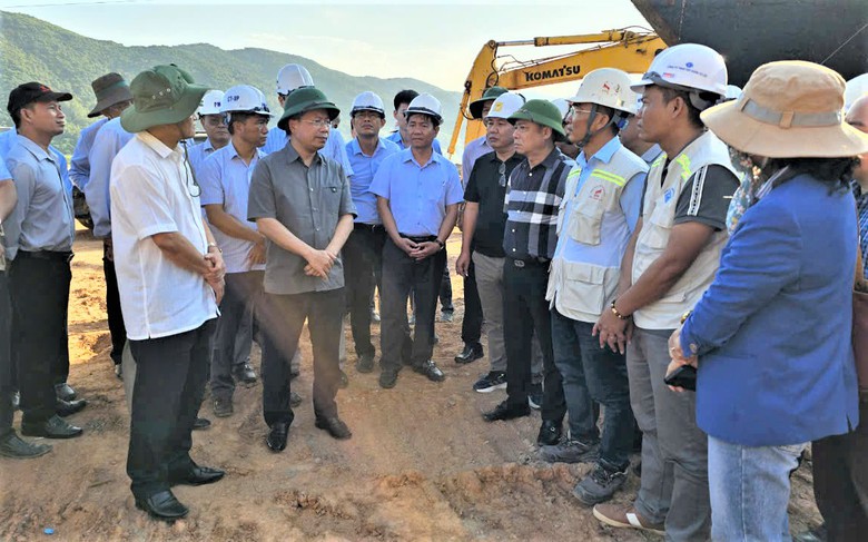 Khắc phục sụt trượt, vượt khó khăn đảm bảo tiến độ cao tốc qua Phú Yên- Ảnh 3. Khắc phục sụt trượt, vượt khó khăn đảm bảo tiến độ cao tốc qua Phú Yên- Ảnh 3.