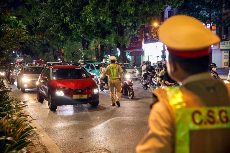 Đề xuất phạt tiền t&agrave;i xế sử dụng bằng l&aacute;i đ&atilde; bị trừ hết điểm- Ảnh 3.