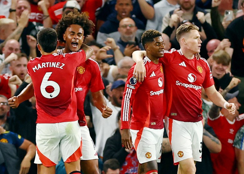 Ngoại hạng Anh: T&acirc;n binh ghi b&agrave;n qu&yacute; như v&agrave;ng, MU chật vật lấy 3 điểm trong trận ra qu&acirc;n- Ảnh 1.