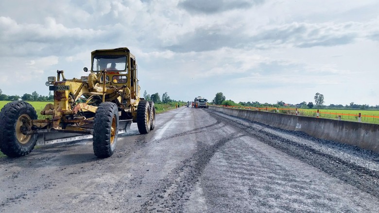 Thứ trưởng Bộ GTVT: Đẩy nhanh tiến độ thi công tuyến Cao Lãnh - Lộ Tẻ và Lộ Tẻ - Rạch Sỏi- Ảnh 2. Thứ trưởng Bộ GTVT: Đẩy nhanh tiến độ thi công tuyến Cao Lãnh - Lộ Tẻ và Lộ Tẻ - Rạch Sỏi- Ảnh 2.