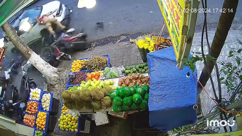 &Ocirc; t&ocirc; h&uacute;c văng loạt xe m&aacute;y ở Đ&agrave; Nẵng- Ảnh 1.