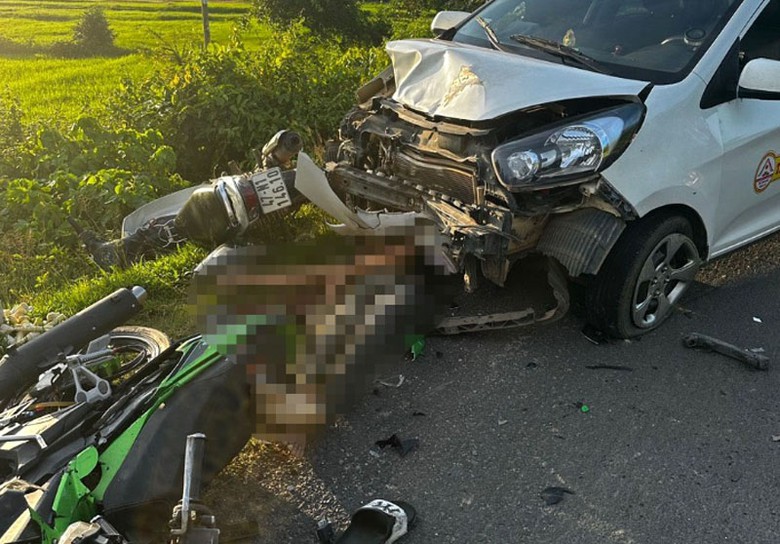 Vụ tai nạn li&ecirc;n ho&agrave;n khiến hai thanh ni&ecirc;n thương vong.