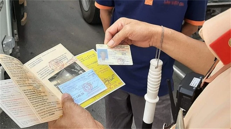 CSGT khuyến c&aacute;o g&igrave; sau khi Huấn "hoa hồng" k&ecirc;u cứu v&igrave; mua lại xe SH gắn biển 999.99- Ảnh 3.