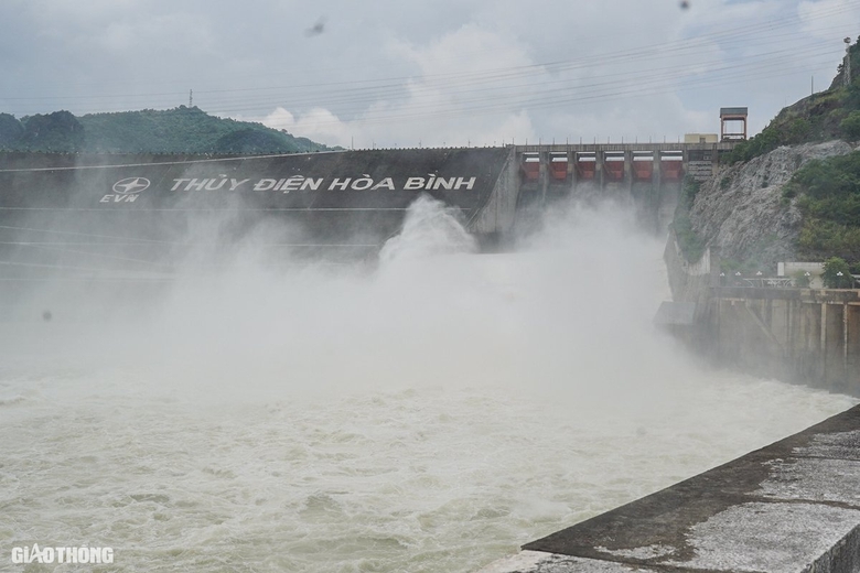 Thủy điện Sơn La, Tuyên Quang, Hòa Bình mở cửa xả đáy từ hôm nay 2/8- Ảnh 1. Thủy điện Sơn La, Tuyên Quang, Hòa Bình mở cửa xả đáy từ hôm nay 2/8- Ảnh 1.