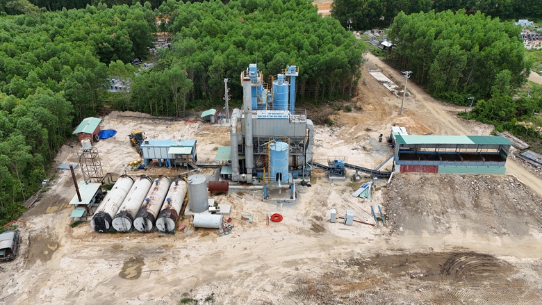 Sẵn s&agrave;ng thảm nhựa cao tốc Quảng Ng&atilde;i - Ho&agrave;i Nhơn- Ảnh 2.