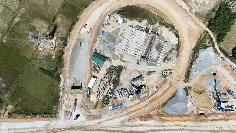 Sẵn s&agrave;ng thảm nhựa cao tốc Quảng Ng&atilde;i - Ho&agrave;i Nhơn- Ảnh 7.