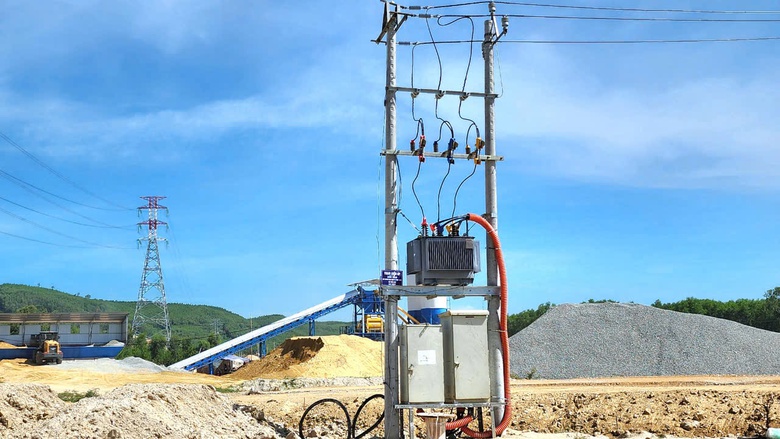 Sẵn s&agrave;ng thảm nhựa cao tốc Quảng Ng&atilde;i - Ho&agrave;i Nhơn- Ảnh 9.