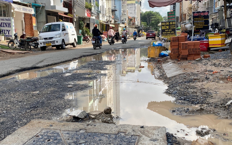 Đường v&agrave;o s&acirc;n bay T&acirc;n Sơn Nhất chưa đầy 1km c&oacute; 5 dự &aacute;n thi c&ocirc;ng đan xen