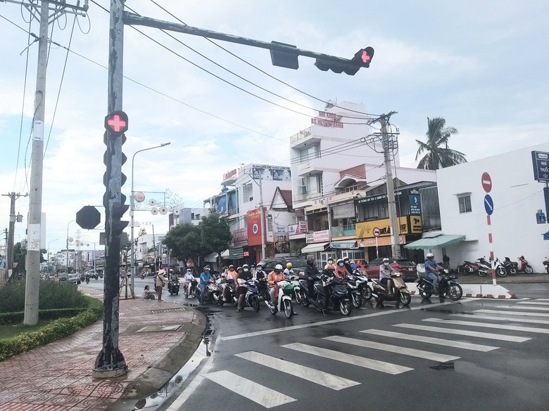 Có camera phạt nguội, người dân Long An ý thức hơn khi tham gia giao thông- Ảnh 1. Có camera phạt nguội, người dân Long An ý thức hơn khi tham gia giao thông- Ảnh 1.