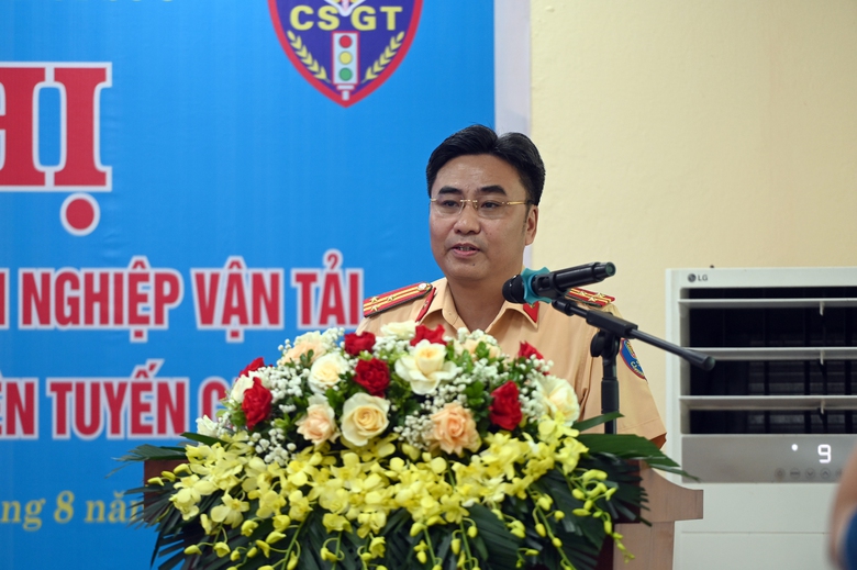 Hàng trăm tài xế ký cam kết "5 không" với CSGT trước dịp nghỉ lễ 2/9- Ảnh 2. Hàng trăm tài xế ký cam kết "5 không" với CSGT trước dịp nghỉ lễ 2/9- Ảnh 2.