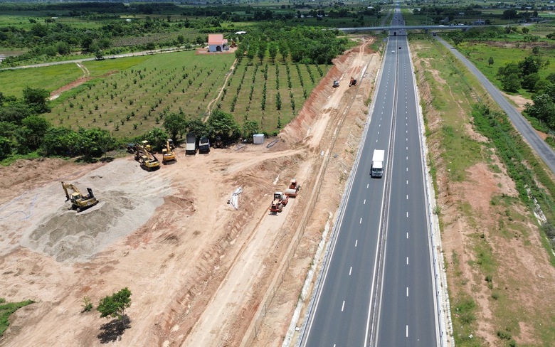 Trạm dừng nghỉ cao tốc Vĩnh Hảo - Phan Thiết sẽ xong trước Tết, c&oacute; trụ sạc xe điện