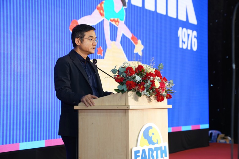 Ông Nguyễn Quang Trí, Giám đốc điều hành Marketing Vinamilk, chia sẻ đến các thí sinh Robotacon WRO 2024 về tinh thần sáng tạo. (Ảnh: Vi Nam) Ông Nguyễn Quang Trí, Giám đốc điều hành Marketing Vinamilk, chia sẻ đến các thí sinh Robotacon WRO 2024 về tinh thần sáng tạo. (Ảnh: Vi Nam)