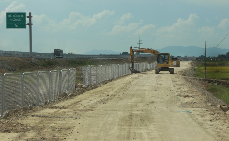 Khẩn trương hoàn thiện các hạng mục phụ cao tốc Diễn Châu - Bãi Vọt- Ảnh 2. Khẩn trương hoàn thiện các hạng mục phụ cao tốc Diễn Châu - Bãi Vọt- Ảnh 2.