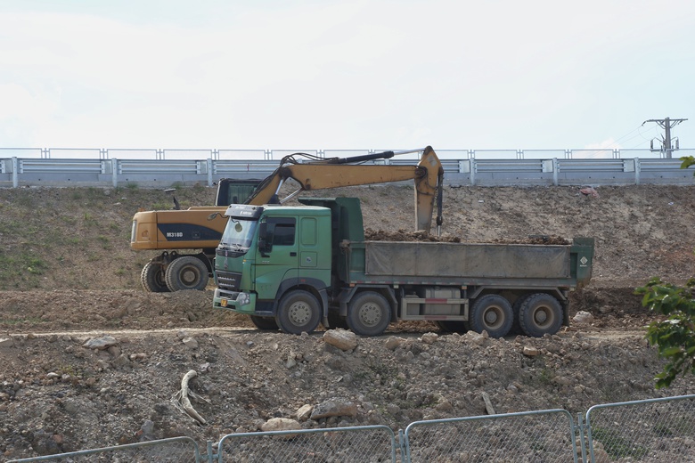 Khẩn trương hoàn thiện các hạng mục phụ cao tốc Diễn Châu - Bãi Vọt- Ảnh 7. Khẩn trương hoàn thiện các hạng mục phụ cao tốc Diễn Châu - Bãi Vọt- Ảnh 7.