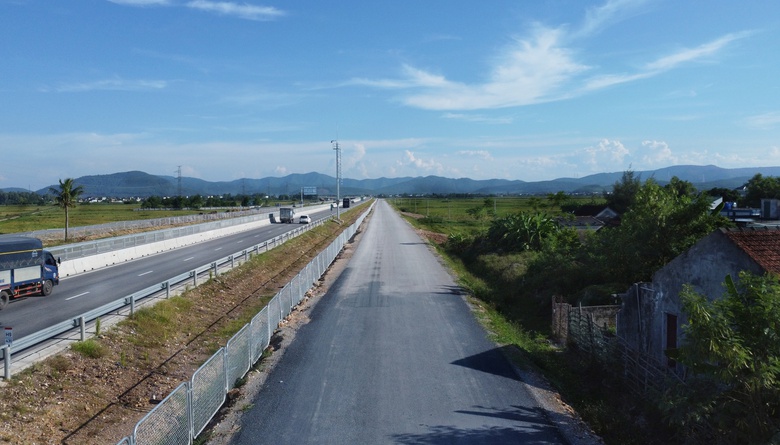 Khẩn trương hoàn thiện các hạng mục phụ cao tốc Diễn Châu - Bãi Vọt- Ảnh 14. Khẩn trương hoàn thiện các hạng mục phụ cao tốc Diễn Châu - Bãi Vọt- Ảnh 14.