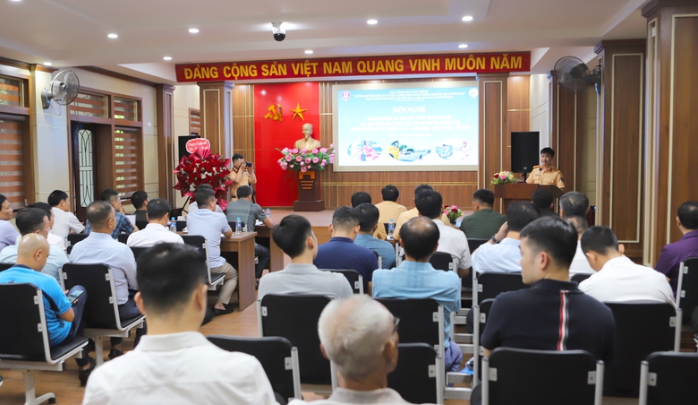 Lái xe, doanh nghiệp cùng tham gia đảm bảo ATGT trên cao tốc mới- Ảnh 3. Lái xe, doanh nghiệp cùng tham gia đảm bảo ATGT trên cao tốc mới- Ảnh 3.