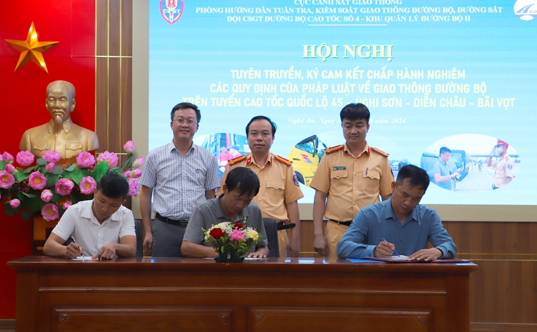 Lái xe, doanh nghiệp cùng tham gia đảm bảo ATGT trên cao tốc mới- Ảnh 1. Lái xe, doanh nghiệp cùng tham gia đảm bảo ATGT trên cao tốc mới- Ảnh 1.